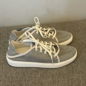 Olukai Women's Pehuea Li casual sneakers in gray: White Shoes size 7